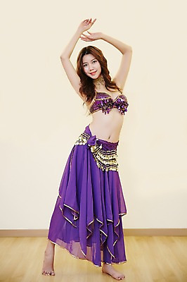 포토 JPG 전신 긴머리 여자 포즈 실내 한명 서기 미소 20대 성인 앞모습 손들기 한국인 춤 파마 밸리댄스 밸리댄스복 청년여자한명만 성인여자한명만 국내포토 1 헤어스타일 뷰포인트 모션 문화예술 표정 사람 동양인 청년 내부 여자한명만 성인여자만 청년여자만 파일형식