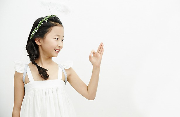 포토 JPG 응시 여자 어린이라이프 어린이 놀이 천사 실내 한명 서기 미소 소녀 상반신 앞모습 한국인 OK 어린이만 소녀한명만 국내포토 1 라이프스타일 시선 뷰포인트 모션 표정 사람 동양인 손짓 내부 여자한명만 소녀만 파일형식