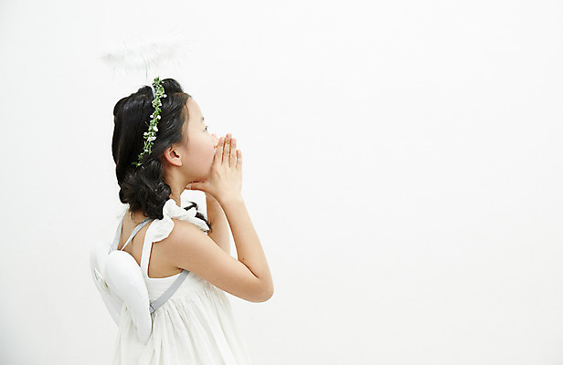 포토 JPG 여자 어린이라이프 어린이 놀이 천사 실내 한명 서기 소녀 상반신 옆모습 외침 한국인 어린이만 소녀한명만 국내포토 1 라이프스타일 뷰포인트 모션 사람 동양인 내부 소리 여자한명만 소녀만 파일형식