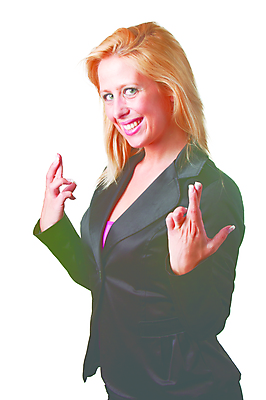 포토 JPG 해외이미지 백인 직업 여자 행복 비즈니스 사업가 손가락 성공 한명 웃음 사람 정장 성인 희망 흰색 비즈니스우먼 자신감 행운 만족 약속 긍정 소원 교차 건너기 고립 해외202004 해외포토 서양인 1 손 옷 감정 컬러 컨셉 모션 표정 직장인 파일형식 이미지허브