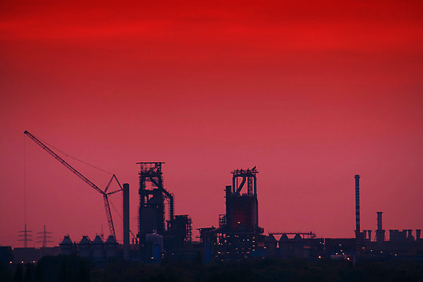 포토 JPG 해외이미지 식물 산업 오렌지 회사 비즈니스 공장 하늘 전등 독일 파노라마 굴뚝 사람없음 건물 빨간색 빛 도시풍경 일출 환경 어둠 힘 일몰 새벽 에너지 도시 업무 큼 하이테크 지구온난화 스카이라인 혁명 배기가스 생태학 이산화탄소 카피스페이스 해외202004 해외포토 자연요소 건축물 교육 유럽 컬러 컨셉 과일 공업 조명 기술 촬영기법 풍경 노을 공백 작업 크기 기후변화 파일형식 이미지허브