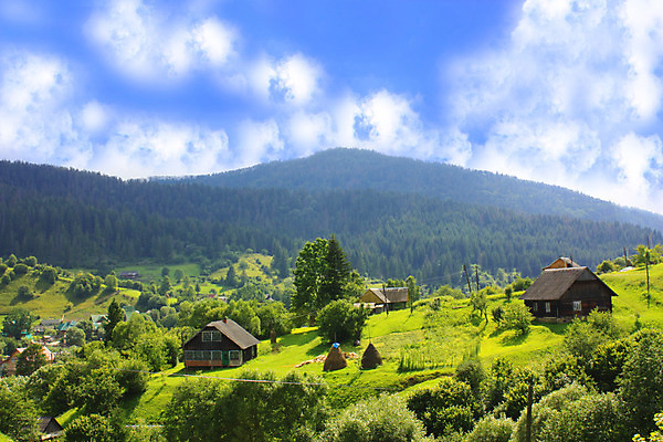 포토 JPG 해외이미지 나무 구름 유럽 여행 백그라운드 자연 하늘 지붕 산 주택 풍경 사람없음 야외 목재 초록색 여름 파란색 컬러풀 마을 환경 계곡 시골 숲 언덕 장면 내추럴 생태학 옛날 해외202004 해외포토 자연요소 식물 계절 교육 나라 컬러 재료 건물 생태계 파일형식 이미지허브