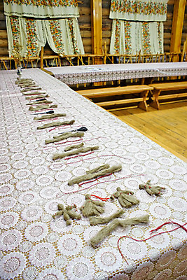 포토 JPG 해외이미지 직업 전통 교육 문화 탁자 창조 미술 여러명 취미 사람없음 장식 방 식탁보 공구 업무 상품 큼 자르기 준비 러시아 만들기 북쪽 마법 내추럴 부적 옛날 전국 팬던트 수수료 해외202004 해외포토 유럽 가구 다수 모션 문화예술 사람 도구 작업 크기 방향 요금 파일형식 이미지허브