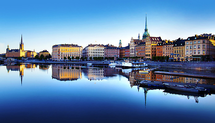 포토 JPG 해외이미지 유럽 바다 여행 건축양식 하늘 아침 북유럽 스웨덴 사람없음 야외 건물 물 파란색 관광지 도시풍경 컬러풀 반사 노란색 일출 도시 도심 타운 스카이라인 구시가지 랜드마크 스톡홀름 카피스페이스 해외202004 해외포토 주간 자연요소 건축물 건축 나라 컬러 풍경 노을 공백 파일형식 이미지허브
