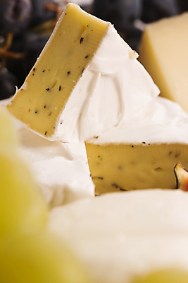 포토 JPG 해외이미지 음식 조각 백그라운드 과일 탁자 포도 치즈 종류 요리 사람없음 목재 빨간색 노란색 식당 검은색 저녁식사 어둠 이탈리아 흰색 신선 구멍 칼 달콤 맛 자르기 대리석 부드러움 모음 타입 무화과 프랑스어 곰팡이 양조장 이국적 해외202004 해외포토 나무 문자 유럽 컬러 가구 컨셉 재료 모션 유제품 한글 상점 식사 감각 파일형식 이미지허브