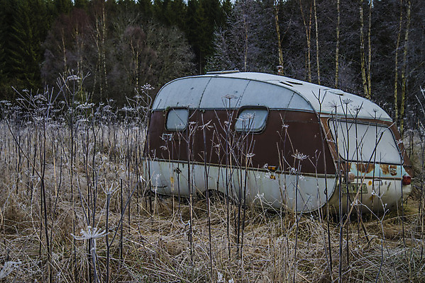 포토 JPG 해외이미지 유럽 산업 백그라운드 겨울 자동차 하늘 프레임 사람없음 야외 빨간색 파란색 쌓기 우주 환경 금속 재활용 추위 바퀴 쓰레기 폐기물 철 버리기 부식 복고 한조각 흙더미 낭비 종료 고물상 구식 깨짐 범퍼 생태학 스칸디나비아 옛날 철강 카라반 해외202004 해외포토 1 계절 교육 나라 육상교통 컬러 컨셉 모션 재질 흙 친환경 캠핑카 파일형식 더미 이미지허브
