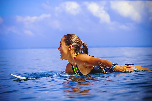 포토 JPG 해외이미지 여자 스포츠 파도 바다 여행 포즈 모션 자연 날씨 통 한명 풍경 야외 물 여름 파란색 운동 에너지 수상스포츠 액체 서핑 떨어짐 승차 시원함 발리 인도네시아 태평양 분무기 튜브 서퍼 혁명 해외202004 해외포토 자연요소 1 계절 아시아 컬러 섬 컨셉 운동선수 건강 사람 생태계 파일형식 이미지허브