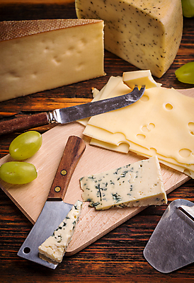 포토 JPG 해외이미지 치즈 건강 사람없음 식사 자르기 블루치즈 치즈나이프 해외202004 해외포토 모션 유제품 나이프 파일형식 이미지허브