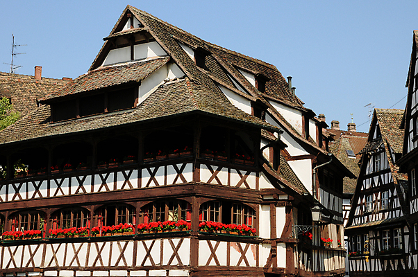 포토 JPG 해외이미지 건축양식 주택 풍경 사람없음 건물 프랑스 역사 그림 옛날 스트라스부르 해외202004 해외포토 건축물 건축 유럽 파일형식 이미지허브