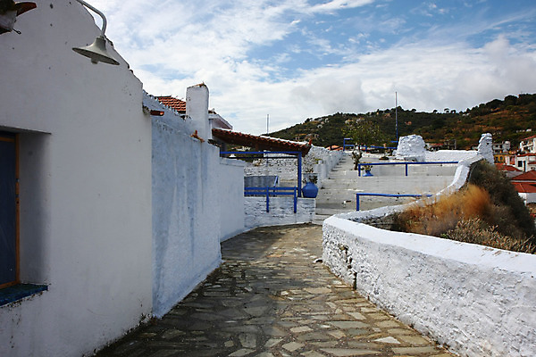 포토 JPG 해외이미지 구름 전통 섬 건축양식 하늘 사람없음 파란색 흰색 성 중세 정상 그리스 해외202004 해외포토 자연요소 건축물 건축 유럽 컬러 역사 파일형식 이미지허브