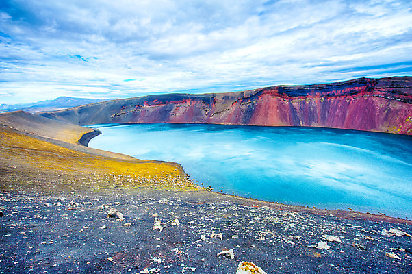 포토 JPG 해외이미지 호수 하늘색 무지개 산 아이슬란드 풍경 사람없음 야외 빨간색 물 파란색 컬러풀 노란색 보라색 제비꽃 언덕 빙하 화산 분화구 층 산악지대 강렬 스칸디나비아 해외202004 해외포토 자연요소 꽃 유럽 컬러 파일형식 이미지허브