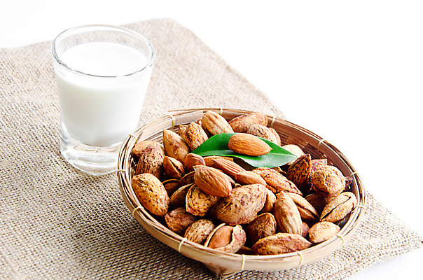 포토 JPG 해외이미지 접시 음료 백그라운드 유리 탁자 건조 씨앗 사람없음 목재 갈색 우유 견과류 닫기 먹기 오브젝트 유기농 아몬드 채식주의자 해외202004 해외포토 나무 식물 식기 웰빙 컬러 가구 재료 모션 재질 유제품 채식 파일형식 이미지허브