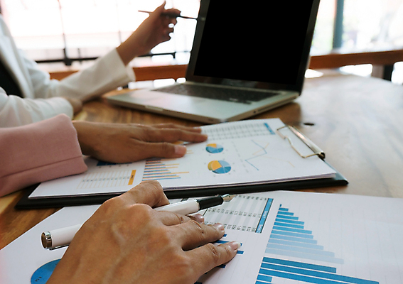 포토 JPG 해외이미지 직업 남자 백그라운드 컨셉 인터넷 회사 비즈니스 성공 그래프 선물 사람 사람없음 금융 노트북 컴퓨터 사무실 알약 펜 자료 업무 비즈니스맨 그룹 시장 결과 토론 분석 보고서 상담 경영자 문서 창업 보여주기 회계 경영 마케팅 투자자 프로젝트 해외202004 해외포토 모션 경제 전자제품 필기구 약 작업 직장인 리더 투자 자영업 파일형식 이미지허브