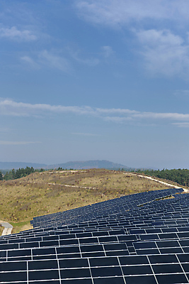 포토 JPG 해외이미지 주간 구름 하늘 사람없음 야외 태양에너지 집열판 해외202004 해외포토 자연요소 그린에너지 파일형식 이미지허브