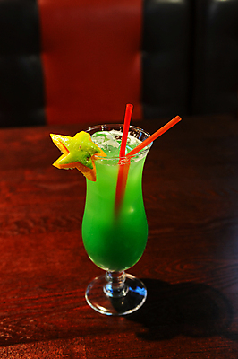 포토 JPG 해외이미지 별 실내 빨대 사람없음 장식 초록색 칵테일 칵테일잔 귤껍질 나무배경 해외202004 해외포토 자연요소 컬러 백그라운드 술잔 귤 주류 내부 껍질 파일형식 이미지허브