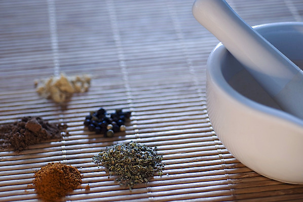 포토 JPG 해외이미지 고추 요리 사람없음 주방 매트 흰색 고수 대나무 향신료 매움 그라인더 후추 성분 땅바닥 막자 해외202004 해외포토 나무 컬러 채소 바닥 맛 커피용품 향미료 파일형식 이미지허브