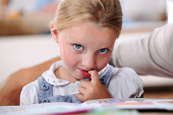 포토 JPG 해외이미지 백인 드레스 여자 꽃 어린이 생각 손가락 교실 학교 넥타이 휴식 바닥 주택 한명 앉기 풍경 여름 금발 교사 방 흰색 면 정상 읽기 입술 블라우스 소매 공평 가정교사 해외202004 해외포토 서양인 식물 직업 1 헤어스타일 손 잡화 옷 계절 교육 컬러 컨셉 상의 모션 사람 건물 신체부위 파일형식 이미지허브