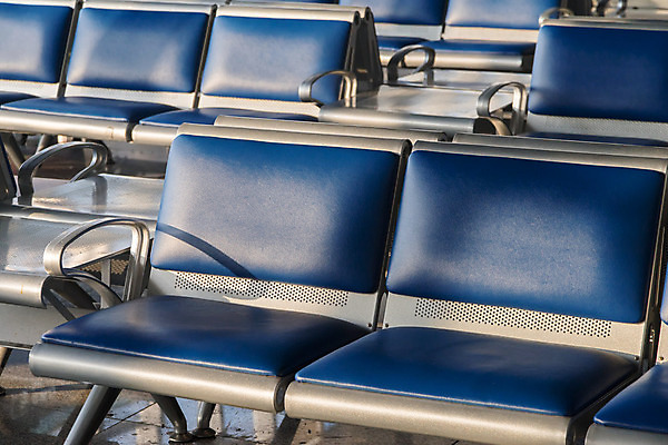 포토 JPG 해외이미지 아시아 여행 의자 바닥 비행기 실내 앉기 사람없음 내부 건물 파란색 방 기차 휴게실 기다림 역 공항 출발 대문 지역 줄서기 터미널 해외202004 해외포토 건축물 나라 육상교통 컬러 가구 컨셉 항공교통 교통시설 모션 대중교통 문 파일형식 이미지허브