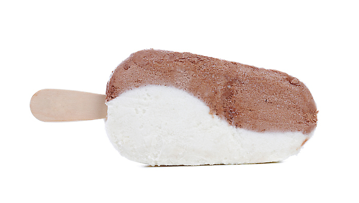 포토 JPG 해외이미지 1 음식 백그라운드 아이스크림 디저트 사람없음 여름 갈색 초콜릿 냉동 얼음 기쁨 추위 흰색 대접 바 막대기 달콤 맛 시원함 크림 묘사 오브젝트 슛 칼로리 넘어짐 바닐라 해외202004 해외포토 자연요소 계절 감정 컬러 컨셉 모션 파일형식 이미지허브