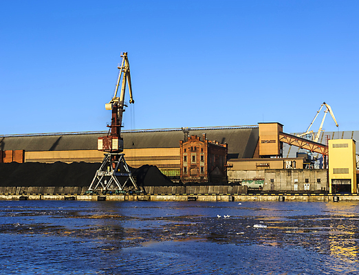 포토 JPG 해외이미지 유럽 산업 파도 바다 백그라운드 비즈니스 교통시설 자연 하늘 날씨 파노라마 사람없음 야외 빨간색 물 여름 파란색 도시풍경 항구 힘 화물 도시 큼 기중기 함선 상업 해안도시 장면 포트 타운 라트비아 유럽연합 터미널 해외202004 해외포토 자연요소 계절 나라 컬러 교통 배_교통 촬영기법 북유럽 풍경 운송업 중장비 크기 시설 생태계 파일형식 이미지허브