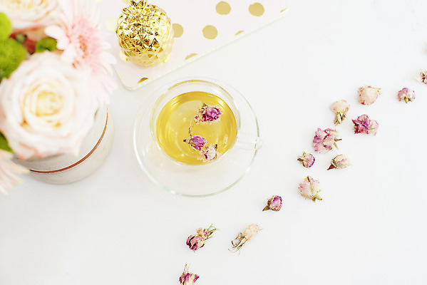 포토 JPG 해외이미지 식물 라이프스타일 여자 꽃잎 꽃 음료 분홍색 꽃다발 백그라운드 컨셉 잎 패턴 탁자 아침 건조 건강 사랑 사람없음 컵 초록색 여름 컬러풀 장미 유행 봄 가을 흰색 플랫 차 달콤 정상 허브 책상 대리석 머리위 위치 내추럴 구성 블로거 프리랜서 목업 해외202004 해외포토 주간 직업 식기 계절 감정 컬러 가구 무늬 재료 사람 생활 맛 파일형식 이미지허브