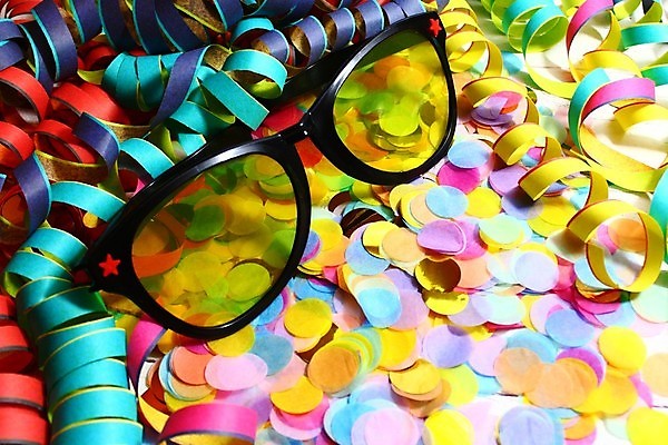 포토 JPG 해외이미지 안경 기념 사람없음 장식 파티 축하 생일 꽃가루 가면무도회 해외202004 해외포토 잡화 기념일 컨셉 이벤트 가루 무도회 파일형식 이미지허브