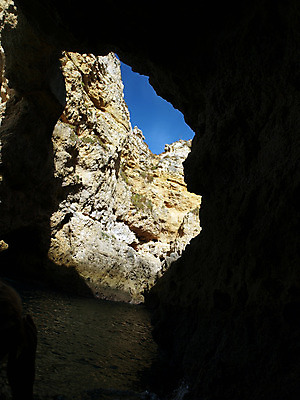 포토 JPG 해외이미지 모래 파도 바다 여행 자연 휴가 휴식 풍경 사람없음 물 여름 파란색 절벽 탐험 달력 껍질 동굴 포르투갈 부식 해군 암초 캡모자 해외202004 해외포토 자연요소 모자_잡화 계절 유럽 컬러 컨셉 군대 생태계 파일형식 이미지허브