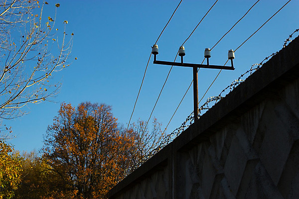 포토 JPG 해외이미지 공원 비즈니스 부동산 주택 경비 안전 사람없음 야외 건물 울타리 카메라 맑음 도시 도쿄 보호 공항 발사 보안 감시 봉 일반 동영상 경영 돌봄 랜드마크 카피스페이스 해외202004 해외포토 건축물 공공시설 컨셉 교통시설 모션 날씨 전자제품 담장 일본 공백 재산 파일형식 이미지허브