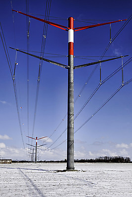 포토 JPG 해외이미지 식물 실루엣 산업 선 건축양식 하늘 산 프레임 사람없음 세로 파란색 환경 탑 검은색 힘 장비 에너지 네트워크 역 저녁 위험 큼 전염 철사 볼트 봉 철탑 공학 세대 돛대 분배 전압 현재 힘찬 공급 해외202004 해외포토 건축물 교육 건축 컬러 컨셉 교통시설 촬영기법 공구 질병 야간 크기 감염 파일형식 이미지허브