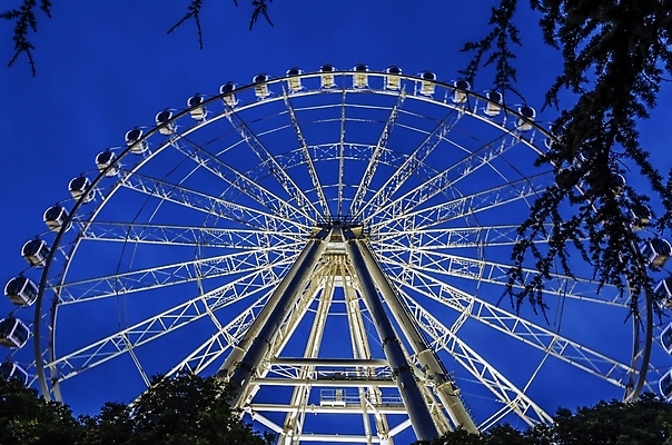 포토 JPG 해외이미지 나무 유럽 하늘 실내 사람없음 흰색 바퀴 원형 스페인 닫기 절도 해외202004 해외포토 도형 식물 나라 컬러 모션 내부 범죄 파일형식 이미지허브