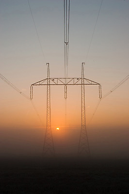 포토 JPG 해외이미지 산업 선 밭 프레임 사람없음 일출 탑 금속 힘 황혼 새벽 에너지 전염 철사 볼트 뼈대 지휘자 분배 요금 전압 철강 해외202004 해외포토 자연요소 건축물 농업 재질 노을 일몰 음악가 공구 질병 감염 파일형식 이미지허브