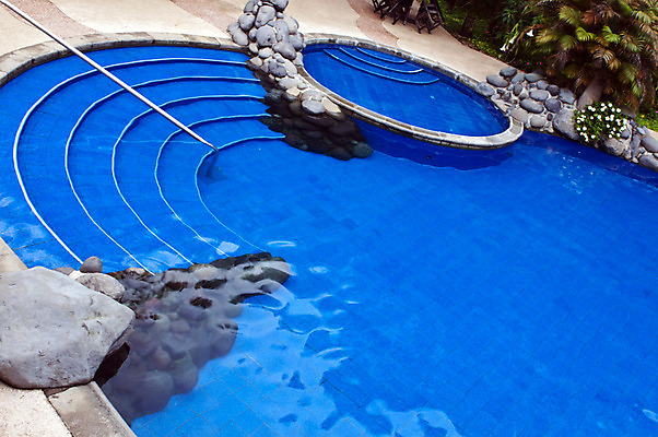 포토 JPG 해외이미지 나무 여행 휴가 휴식 수영장 사람없음 물 여름 파란색 수영 해외202004 해외포토 자연요소 식물 계절 컬러 컨셉 수상스포츠 파일형식 이미지허브