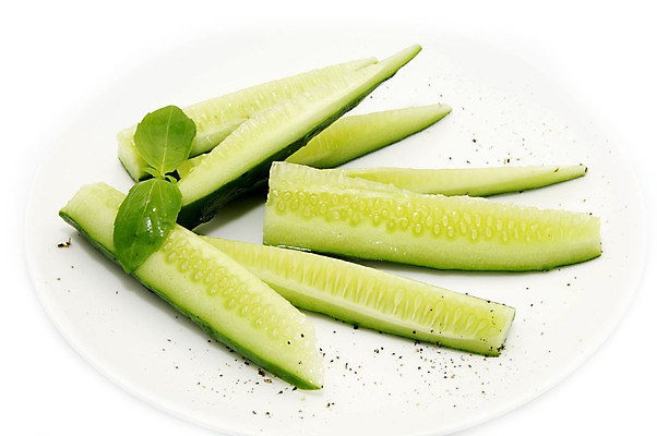 포토 JPG 해외이미지 그릇 접시 음식 채소 오이 사람없음 초록색 식사 촉촉함 흰색 신선 자르기 유기농 해외202004 해외포토 식기 웰빙 컬러 모션 젖음 파일형식 이미지허브