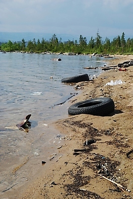 포토 JPG 해외이미지 호수 파도 자연 사람없음 초록색 물 환경 연못 바퀴 환경오염 타이어 먼지 문제 부주의 못생김 해외202004 해외포토 자연요소 바다 컬러 컨셉 생태계 파일형식 이미지허브