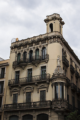 포토 JPG 해외이미지 전통 외관 유럽 여행 건축양식 거리 주택 풍경 사람없음 야외 건물 도시풍경 맑음 도시 역사 스페인 지중해 그림 장면 바르셀로나 구역 옛날 해외202004 해외포토 건축물 건축 나라 바다 날씨 파일형식 이미지허브
