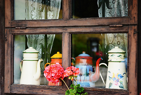 포토 JPG 해외이미지 벽 백그라운드 패턴 건축양식 창문 유리 날씨 주택 이끼 사람없음 목재 갈색 마을 침묵 수확 골동품 시골 얼룩 역사 오두막 시골집 질감 통나무 타운 곰팡이 그런지 샬레 썩음 옛날 판잣집 해외202004 해외포토 나무 건축 컬러 무늬 농업 재료 재질 실험기구 건물 소리 도시 파일형식 이미지허브