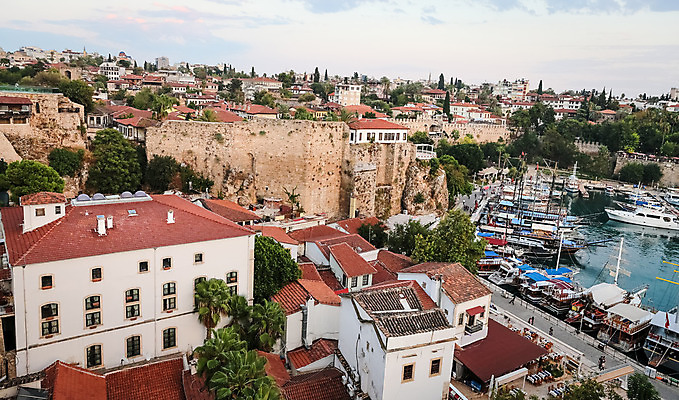 포토 JPG 해외이미지 바다 여행 요트 건축양식 휴가 사람없음 항구 도시 만 보트 역사 지중해 포트 타운 칠면조 옛날 해외202004 해외포토 건축 배_교통 교통시설 조류 파일형식 이미지허브
