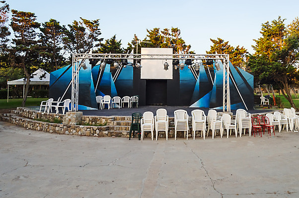 포토 JPG 해외이미지 나무 백그라운드 이벤트 사람없음 야외 검은색 촬영 이탈리아 장비 커튼 영화관 드라마 해외202004 해외포토 식물 유럽 컬러 극장 파일형식 이미지허브