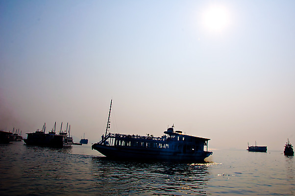 포토 JPG 해외이미지 문화 바다 여행 자연 하늘 낚시 휴가 주택 동양인 풍경 사람없음 물 평화 마을 바위 만 보트 휴양지 파라다이스 해외202004 해외포토 자연요소 컨셉 배_교통 레저 인종 건물 장소 돌_바위 생태계 파일형식 이미지허브