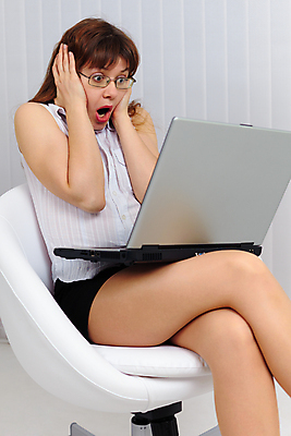 포토 JPG 해외이미지 여자 감정 안경 의자 한명 사람 앉기 성인 노트북 컴퓨터 공책 흰색 표현 작업 찡그림 휴대용 가죽 만족 안락의자 타이즈 팬티스타킹 해외202004 해외포토 1 잡화 컬러 가구 모션 문구용품 표정 전자제품 오브젝트 스타킹 파일형식 이미지허브