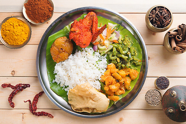 포토 JPG 해외이미지 전통 접시 아시아 백그라운드 잎 채소 탁자 밥 바나나 건강 어류 요리 동양인 사람없음 초록색 식사 치킨 샐러드 튀김 흰색 뜨거움 인도인 먹기 가득함 향신료 매움 피클 카레 길이 남쪽 말레이시아 점심식사 마살라 섞기 케랄라주 해외202004 해외포토 외국인 식물 식기 나라 음식 컬러 가구 과일 모션 인종 수중동물 맛 인도_나라 방향 닭고기요리 절임 향미료 파일형식 이미지허브