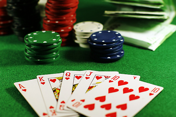 포토 JPG 해외이미지 돈 놀이 탁자 성공 사람없음 초록색 유로 게임 하트 신용카드 행운 재산 왕 카지노 기회 여왕 에이스 해외202004 해외포토 모양 컬러 가구 컨셉 금융 도박 파일형식 이미지허브