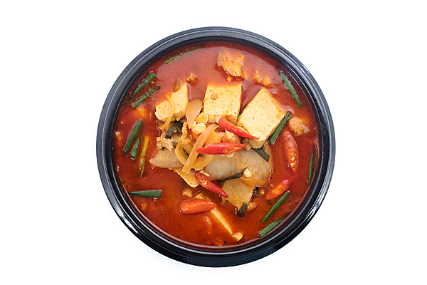 포토 JPG 해외이미지 한식 실내 사람없음 찌개 뚝배기 흰배경 김치찌개 해외202004 해외포토 음식 백그라운드 내부 흰색 파일형식 이미지허브