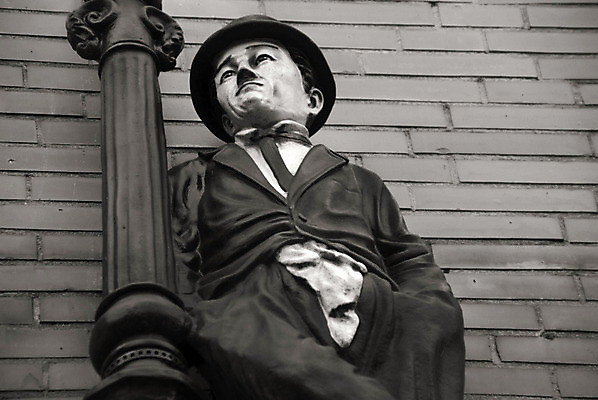 포토 JPG 해외이미지 남자 벽 조각 백그라운드 사람없음 야외 조각상 배우 싱글 책임자 성격 해외202004 해외포토 사람 조형물 연예인 파일형식 이미지허브