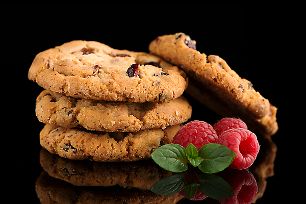 포토 JPG 해외이미지 검은배경 디저트 실내 사람없음 반사 쌓기 쿠키 달콤 산딸기 해외202004 해외포토 음식 백그라운드 과일 모션 내부 검은색 맛 파일형식 이미지허브