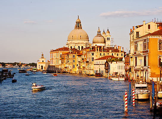 포토 JPG 해외이미지 유럽 파도 바다 여행 건축양식 창문 휴가 미술 풍경 사람없음 건물 강 여행객 탑 이탈리아 거품 궁전 하이킹 종 발코니 도시 보트 역사 재산 곤돌라 큼 엽서 운하 대리석 베네치아 방문 석호 르네상스 해외202004 해외포토 건축물 건축 나라 고건축 배_교통 재료 레저 문화예술 사람 금융 크기 편지 파일형식 이미지허브