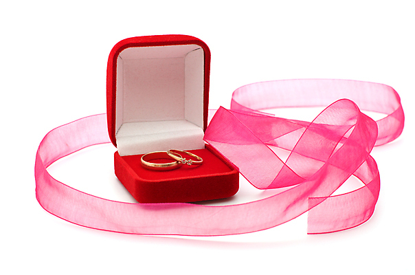 포토 JPG 해외이미지 모양 전통 커플 리본 분홍색 결혼 백그라운드 2 손가락 가족 관계 신혼부부 결혼식 남편 함께함 선물 사랑 사람없음 장식 빛 상자 노란색 금속 흰색 축하 반지 쌍 원형 황금 연결 보석 소중 심볼 오브젝트 다이아몬드 약혼 고립 장식함 통일 해외202004 해외포토 도형 손 부부 감정 컬러 컨셉 장신구 재질 이벤트 광석 약속 신혼 파일형식 이미지허브