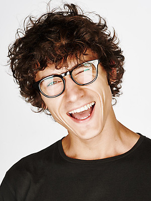 포토 JPG 해외이미지 백인 라이프스타일 남자 행복 감정 얼굴 성공 실내 한명 사람 소년 성인 긍정 해외202004 해외포토 서양인 1 어린이 컨셉 내부 생활 신체부위 파일형식 이미지허브