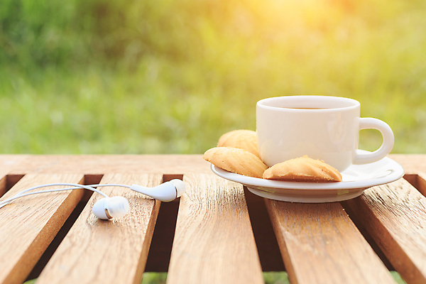 포토 JPG 해외이미지 커피 음료 음식 백그라운드 탁자 아침 콩 실내 사람 사람없음 목재 컵 갈색 쿠키 케이크 식당 초콜릿 검은색 헤드폰 어둠 카페 에너지 머그컵 수확 흰색 시골 신선 뜨거움 닫기 달콤 아침식사 수증기 설탕 고객 아로마 카푸치노 에스프레소 카페인 해외202004 해외포토 주간 나무 식기 컬러 음향기기 가구 농업 재료 모션 디저트 곡류 내부 상점 식사 맛 파일형식 이미지허브