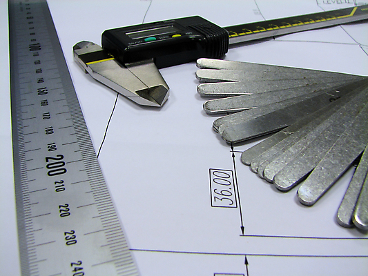 포토 JPG 해외이미지 손 디자인 교육 산업 종이 선 백그라운드 비즈니스 자 사람없음 금속 기계 장비 흰색 기구 공구 업무 그리기 엔지니어 제조 계획 디자이너 스케치 철 측정 오브젝트 그림 눈금 길이 공학 게이지 인치 제도 제어 직진 철강 캘리퍼스 해외202004 해외포토 직업 컬러 컨셉 모션 재질 문구용품 미술 신체부위 도구 작업 기술자 파일형식 이미지허브